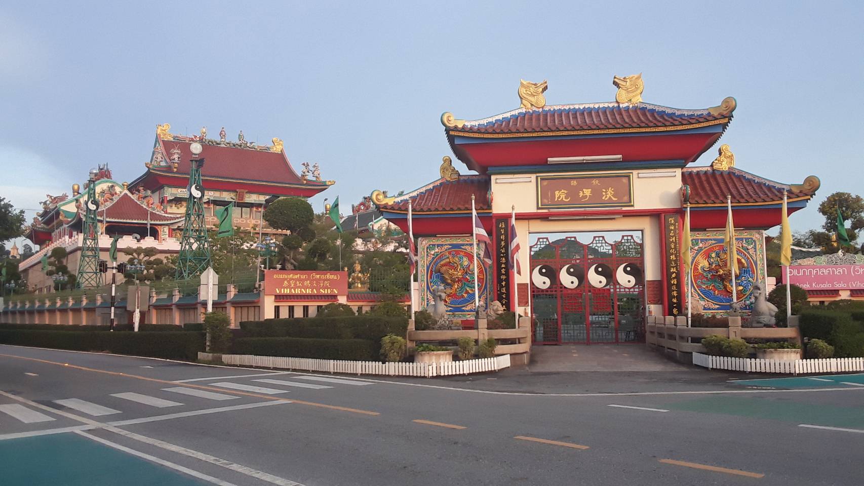 Anek Kusala Sala (Viharn Sien)